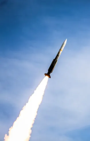 İran'dan ABD'ye füzeli yanıt!