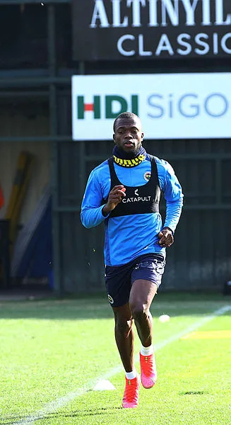 fenerbahcede-sakatligi-bulunan-enner-valencia-topla-calismalara-basladi-1638792768250.jpg Fenerbahçe'de sakatlığı bulunan Enner Valencia topla çalışmalara başladı-3