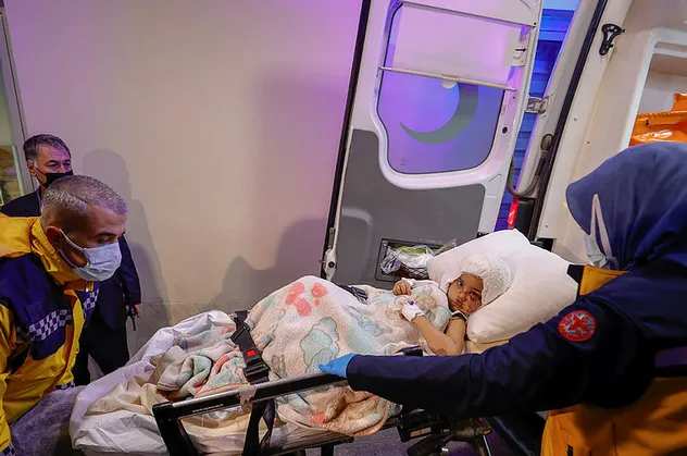 Pitbull saldırısına uğrayan Asiye'den haber var! Yüz felci için kritik operasyon