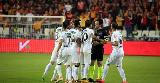 Akhisarspor'a ceza yağdı!