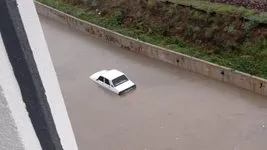 Ankara’yı sel vurdu: Araçlar yollarda kaldı... Vatandaş zor anlar yaşadı