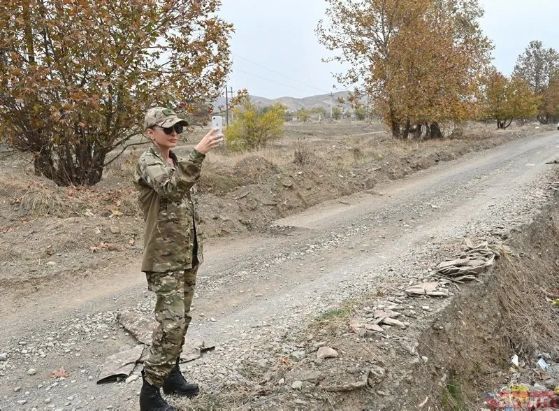 Azerbaycan Cumhurbaşkanı İlham Aliyev, 28 yıl sonra Karabağ'da zafer turu attı