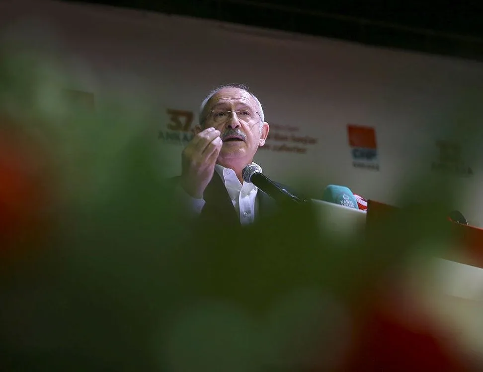 Zehirli kalemler ve zayıf düdükler yine iş başında!