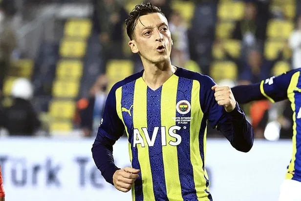 fenerbahcede-mesut-ozil-krizi-buyuyor-derbi-kadrosuna-alinmadi-1637182538407.jpeg Fenerbahçe'de Mesut Özil krizi büyüyor! Derbi kadrosuna alınmadı-3