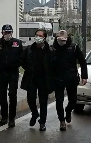 Rütbesini FETÖ elebaşının taktığını itiraf eden FETÖ'cü eski general Serdar Atasoy hakim karşısında kıvırdı