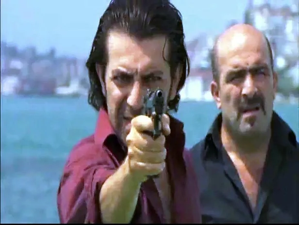 kimseye-eyvallahi-yok-edhonun-tipisi-savas-ozdemir-hakkindaki-o-gercek-saskina-cevirdi-kurtlar-vadisi-1619124453757.jpeg Kimseye eyvallahı yok! EDHO’nun Tipi’si Savaş Özdemir hakkındaki o gerçek şaşkına çevirdi! Meğerse Kurtlar Vadisi...-5