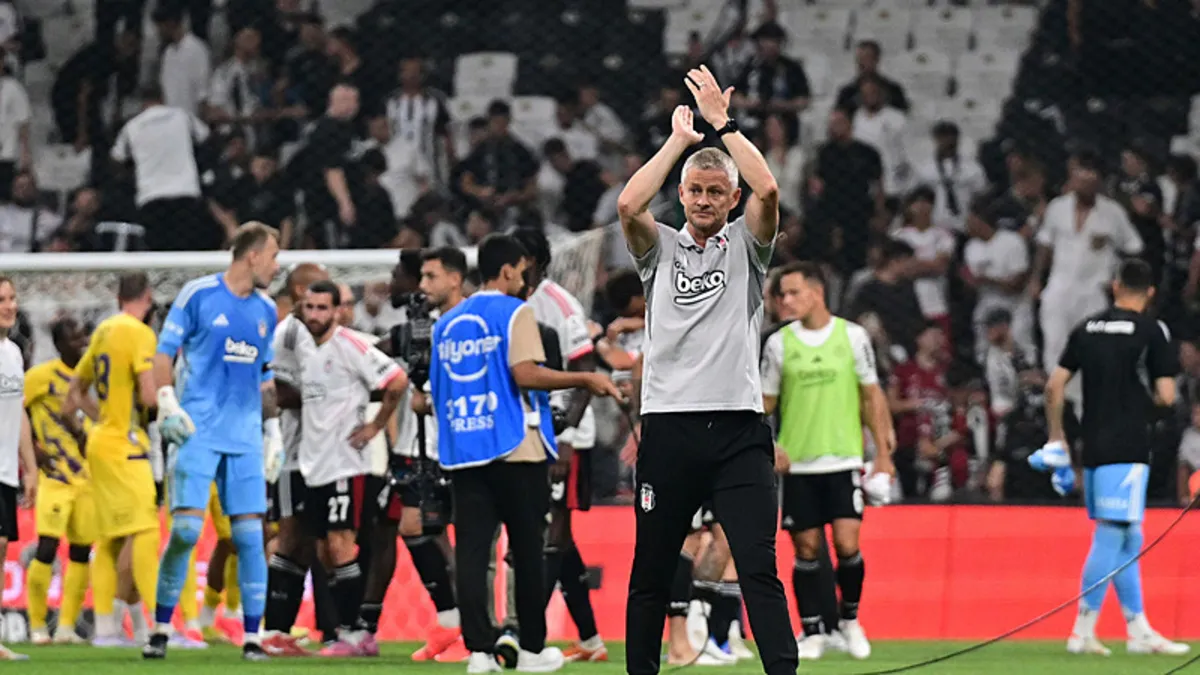 Beşiktaş tribünlerinden Ole Gunnar Solskajer'e tepki!