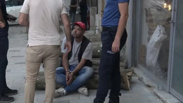 Avcılar'da metruk binada yangın çıktı: 3 kişi hayatını kaybetti-4