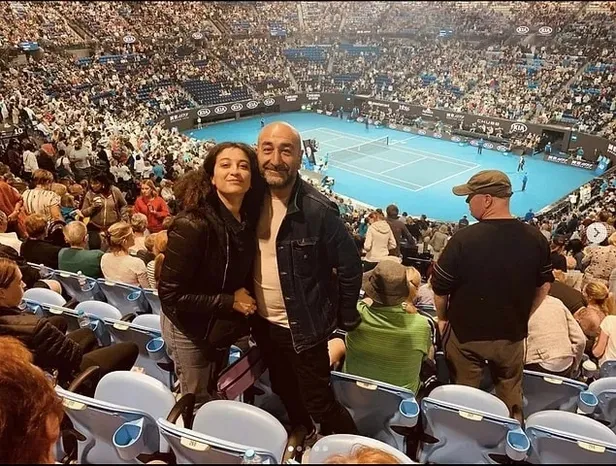 melike-sahinin-esi-kim-melike-sahin-evli-mi-esi-sedat-kim-kac-yasinda-nereli-ne-is-yapiyor-melike-sahin-ile-es-1667226727308.jpeg MELİKE ŞAHİN SEVGİLİSİ EŞİ KİM? Melike Şahin evli mi, eşi Sedat kim, kaç yaşında, nereli, ne iş yapıyor? Eşi arasında kaç yaş fark var?-1