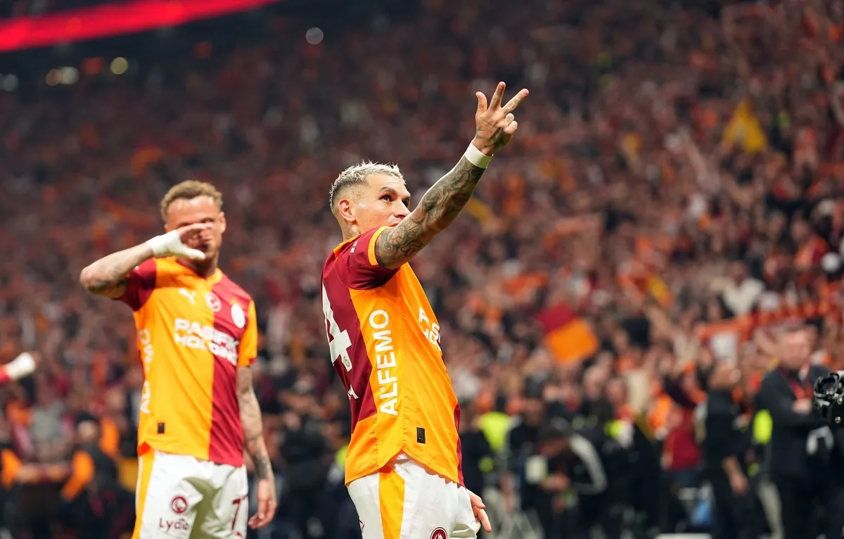 galatasarayin-yildizi-lucas-torreiraya-yumruklu-saldiri-saldirgan-gozaltinda-1778618586199.jpg Galatasaray'ın yıldızı Lucas Torreira'ya yumruklu saldırı! Saldırgan gözaltında-3