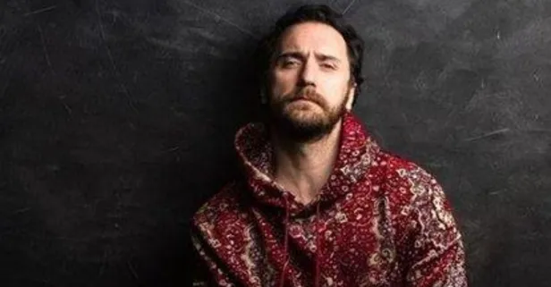 Yakışıklı oyuncu Fırat Çelik gizemli güzel ile fena yakalandı!