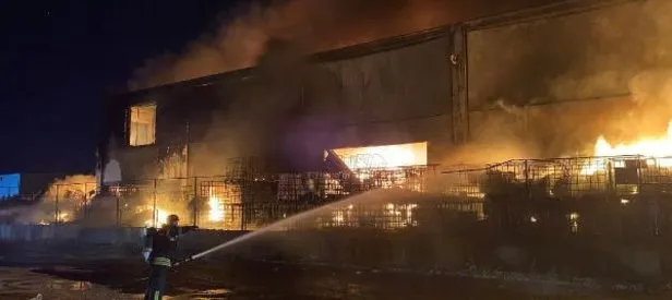 Manisa’da fabrika yangını!
