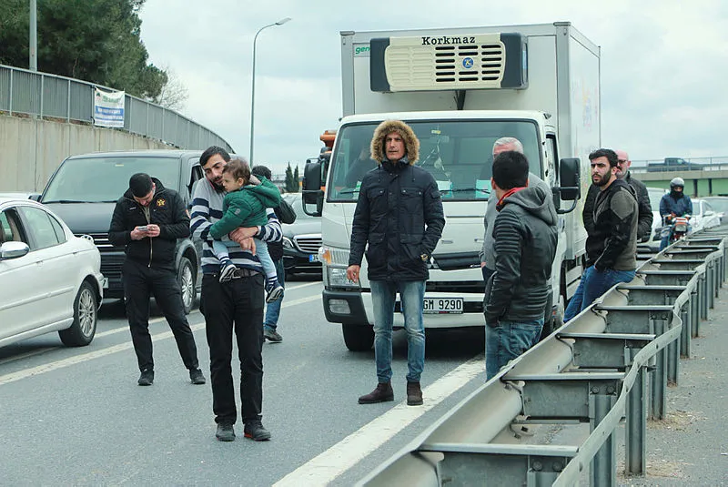 TEM Otoyolu'nda şüpheli paket alarmı! Polis alarma geçti - 3