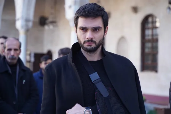 o-sorular-feritin-kafasini-fena-karistirdi-kalp-yarasi-27-bolum-fragmani-yayinlandi-sen-ne-yaptin-baba-1641249839127.jpg O sorular Ferit’in kafasını fena karıştırdı! Kalp Yarası 27. bölüm fragmanı yayınlandı: Sen ne yaptın baba?-3