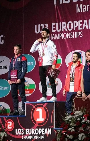 23 Yaş Altı Güreş Şampiyonası'nda Kerem Kamal altın madalya kazandı!