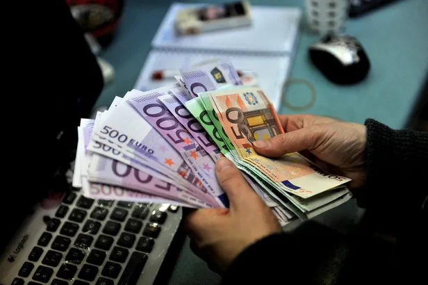 dolar-ve-euro-kuru-ne-kadar-oldu-11-kasim-dolar-alis-satis-fiyatlari-dususun-ardindan-rakamlar-1605105124814.jpg Dolar ve euro kuru ne kadar oldu? 11 Kasım dolar alış satış fiyatları! Düşüşün ardından rakamlar...-8