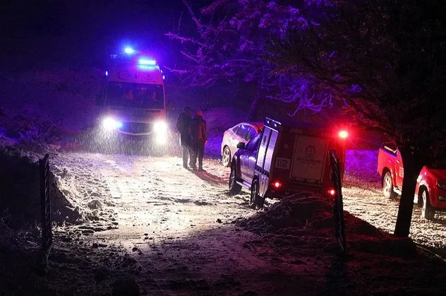 Denizli'de kar fotoğrafı çekmek isteyen bir kişi ölümden döndü