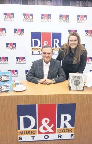 Murathan Mungan'a D&R'da yoğun ilgi