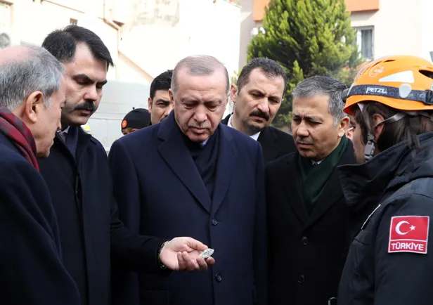 Başkan Erdoğan enkaz alanında konuştu: Alacağımız dersler var-12
