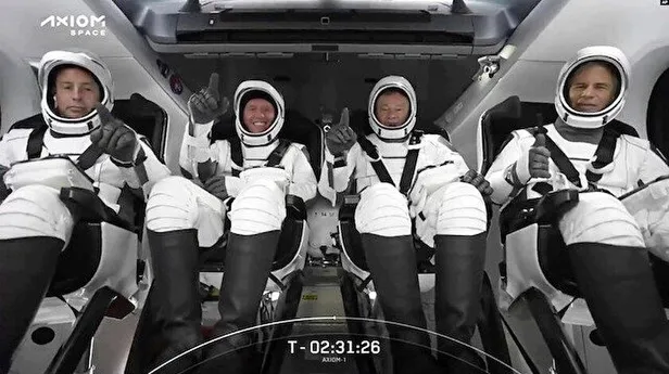 İlk sivil mürettebatlı uzay uçuşu SpaceX'in Falcon 9 roketi ile gerçekleştirildi! 165 milyon dolar ödediler 10 gün sürecek-3