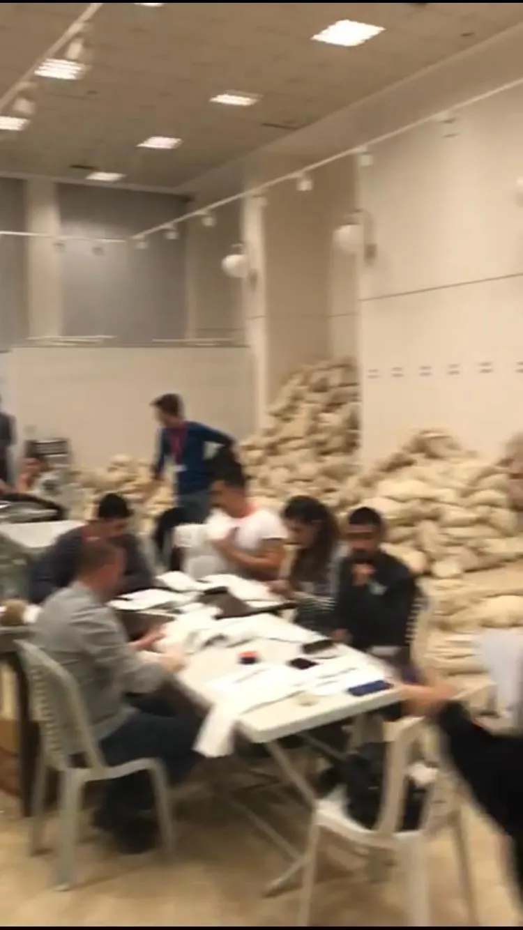 Maltepe’de yeniden oy sayımında CHP rezaleti! Skandalın görüntüleri ortaya çıktı...