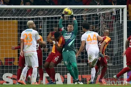 Galatasaray’a PSG maçı öncesi 2 şok birden