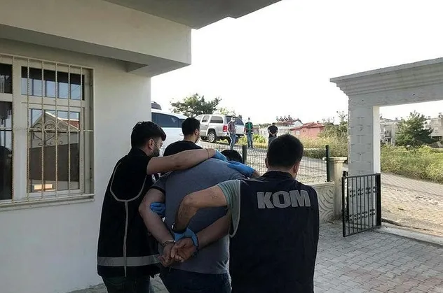 İstanbul'da büyük operasyon: Sedat Peker'i tehdit ettiği videoyla gündeme gelen 'Hanımağa' Güniz Akkuş da gözaltında