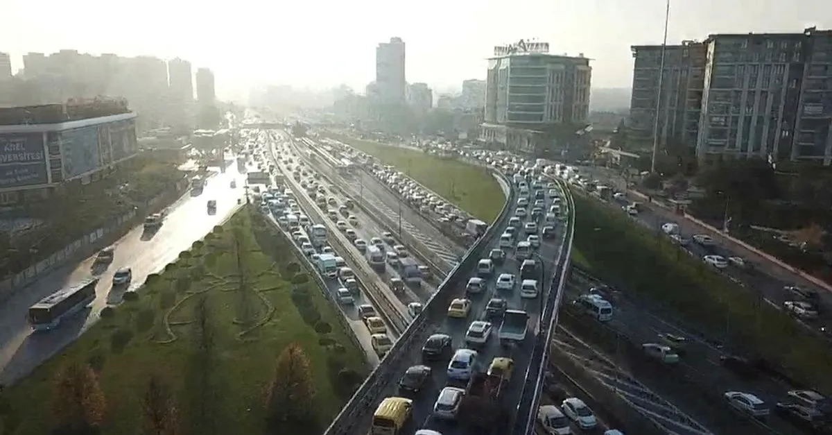 Son Dakika Sokaga Cikma Yasagi Oncesinde Trafik Yogunlugu Istanbul Trafik Durumu Sokaga Cikma Yasagindan Kimler Muaf Olacak Takvim