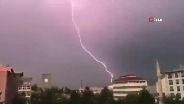 Sivas’ta dehşete düşüren an! Evi kül etti…