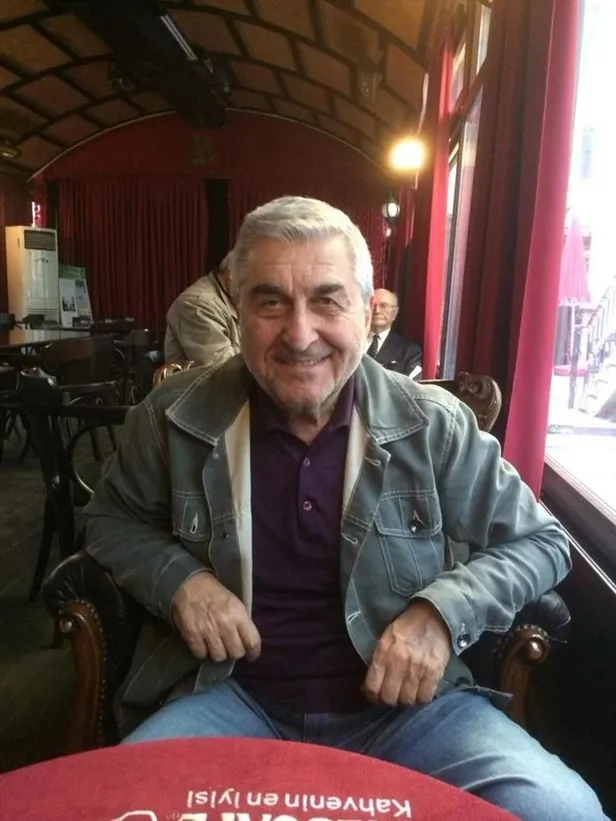 cihat-tamerin-kindarligi-dindarlara-ferhan-sensoyun-cenaze-toreninde-amacini-asan-ilkel-ve-kultursuz-sozler-1630599490958.jpeg Cihat Tamer'in kindarlığı dindarlara! Ferhan Şensoy'un cenaze töreninde amacını aşan ilkel ve kültürsüz sözler...-4