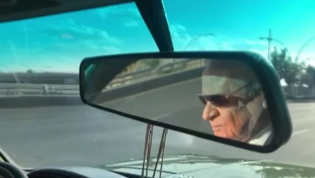 MHP Genel Başkanı Bahçeli'den klasik otomobille Başkent turu... O şarkı eşliğinde işte böyle gezdi-1