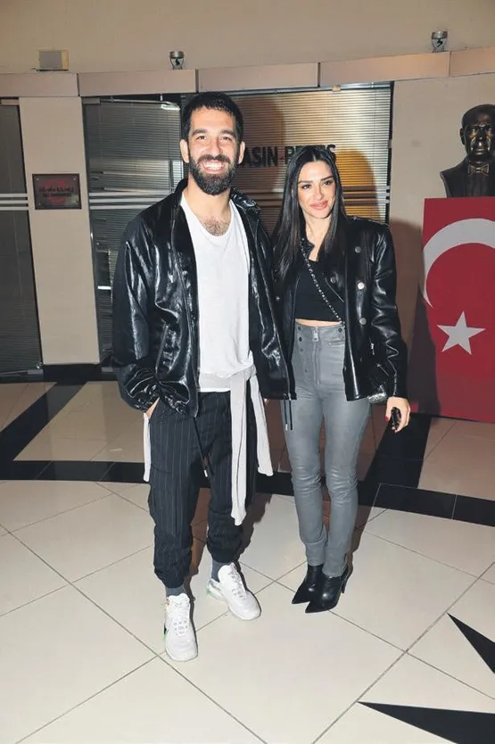 Masadan eksiliyor dostlar (Kuytu Köşe)-1