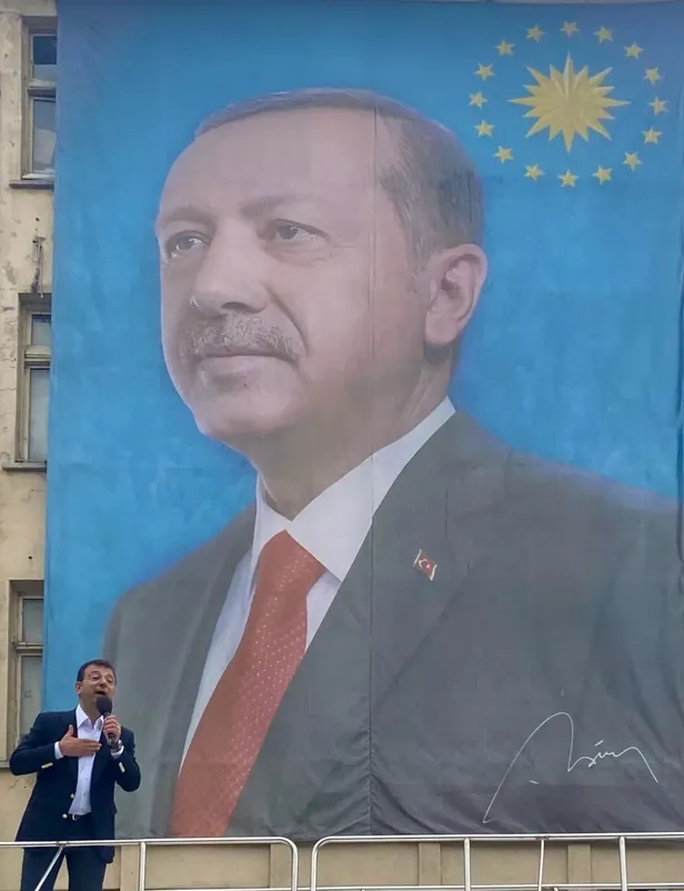 rizede-chpli-ibb-baskani-ekrem-imamogluna-pankartli-tepki-kahrolsun-pkk-ve-butun-isbirlikcileri-1651590532318.jpeg