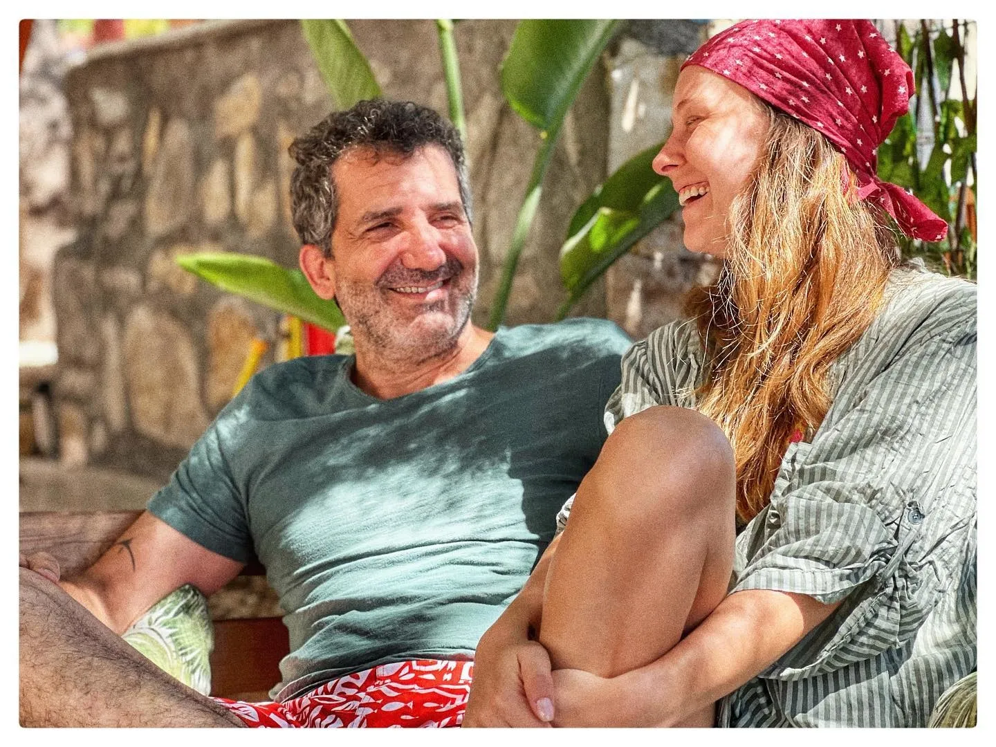 Kağıt üzerinde hala evliler! Uğur Yücel'in 42 yıllık eşi bakın hangi oyuncu çıktı! - 50