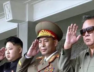 Kore, Kim Jong İl için ağlıyor.