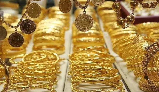 gram-altin-yatirimcisinin-yuzunu-guldurdu-11-ocak-sali-gram-altin-ceyrek-altin-yarim-altin-ve-tam-altin-kac-tl-1610432777126.jpg Altın fiyatları sert düştü! 12 Ocak Salı gram altın, çeyrek altın, yarım altın ve tam altın kaç TL?-3