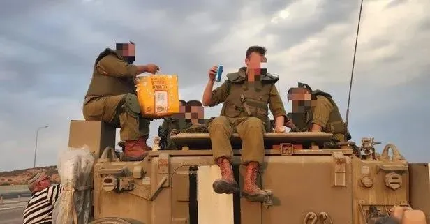 soykirimci-israile-destek-veren-mcdonaldsa-boykot-tokadi-satislar-beklentiyi-karsilayamadi-1714491495098.jpeg Soykırımcı İsrail'e destek veren McDonald's'a boykot tokadı: Satışlar beklentiyi karşılayamadı-4