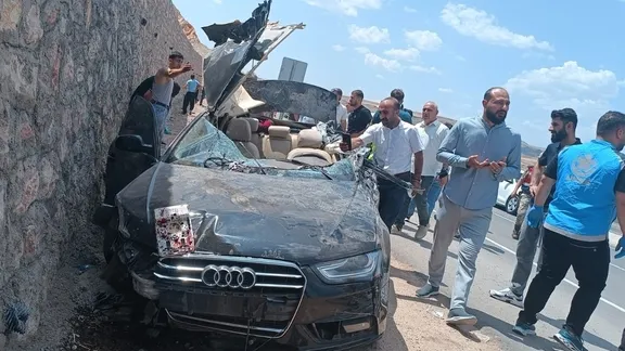 Siirt'te korkunç kaza: 1 ölü 4 yaralı