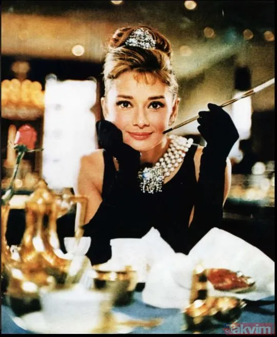 Lily Collins efsanevi Audrey Hepburn rolüyle beyaz perdeye dönüyor - 9