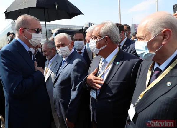 KKTC'de tarihi anlar! Başkan Recep Tayyip Erdoğan'a Oğuzhan Asiltürk ve Devlet Bahçeli de eşlik etti - 22