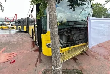 Başrolde yine İETT! Beyoğlu'nda İETT otobüsü 6 araca çarptı