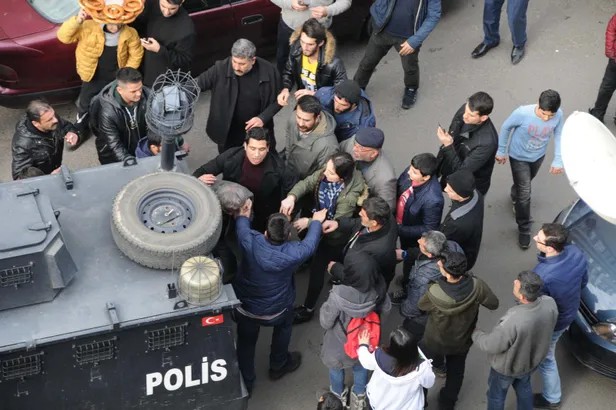 Diyarbakır'ı karıştırdı! Polis ellerinden zor aldı-2