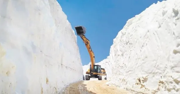 Hakkari Yüksekova’da haziran ayında 8 metrelik kar tünelleri