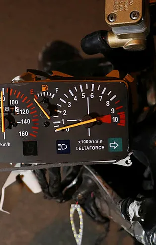 Adana'da feci kaza! Motosiklet ile otomobil çarpıştı