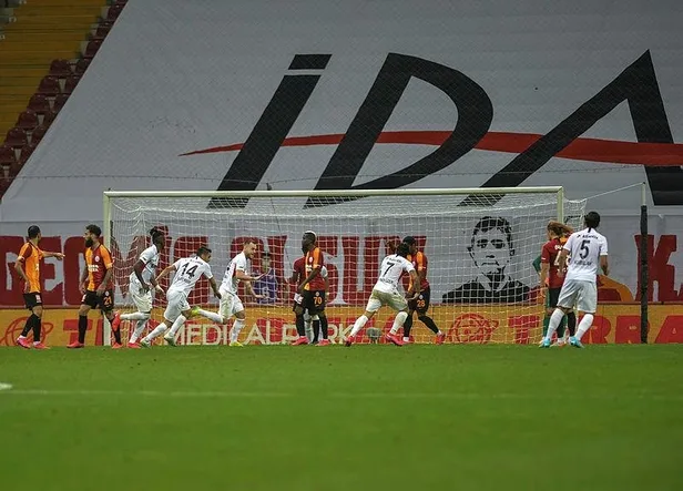 Aslan evinde kayıp! MAÇ SONUCU: Galatasaray 3-3 Gaziantep-8