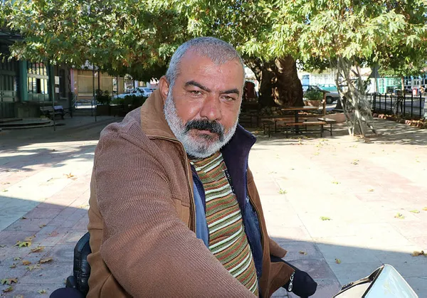 iki-bacagini-kaybetmesine-ragmen-hayata-tutunmayi-basaran-3-cocuk-babasi-koronavirusten-oldu-1631879281434.jpg İki bacağını kaybetmesine rağmen hayata tutunmayı başaran 3 çocuk babası koronavirüsten öldü-4