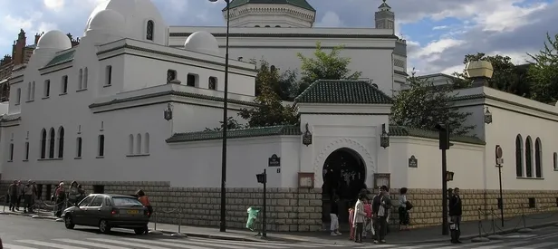 Fransa’da 4 cami kapatıldı