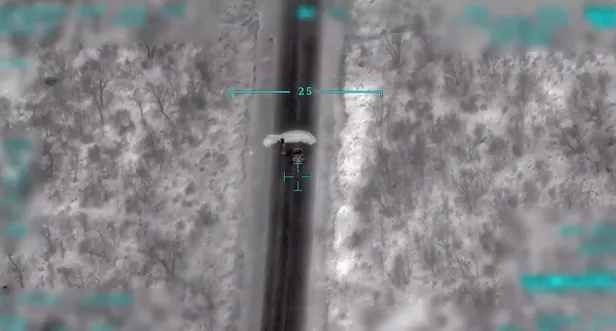 son-dakika-milli-savunma-bakanligi-paylasti-iste-garada-paramotor-ile-kacmaya-calisan-3-pkkli-teroristin-imha-ani-1613337137004.jpg Son dakika: Milli Savunma Bakanlığı paylaştı: İşte Gara'da paramotor ile kaçmaya çalışan 3 PKK’lı teröristin imha anı-2