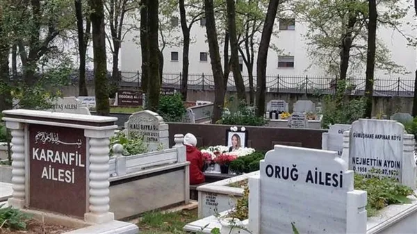 Mina Başaran’ın düğün gününde annesi kabrini ziyaret etti-2