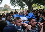 Filistinli çocuk Bera, babasının naaşına koştu: Allah yolunu açık etsin babacığım